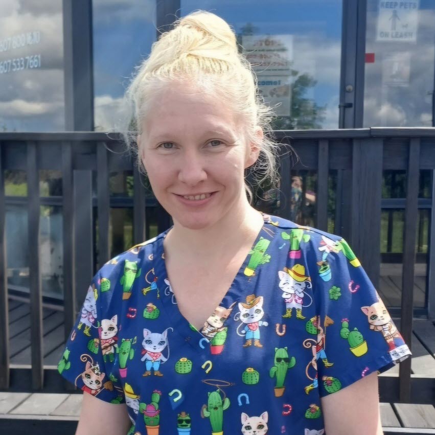 Meadowridge Vet Staff - Apryl